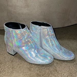 Holographic Booties